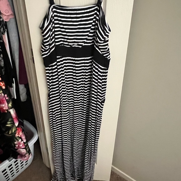Maxi dress - Picture 2 of 4